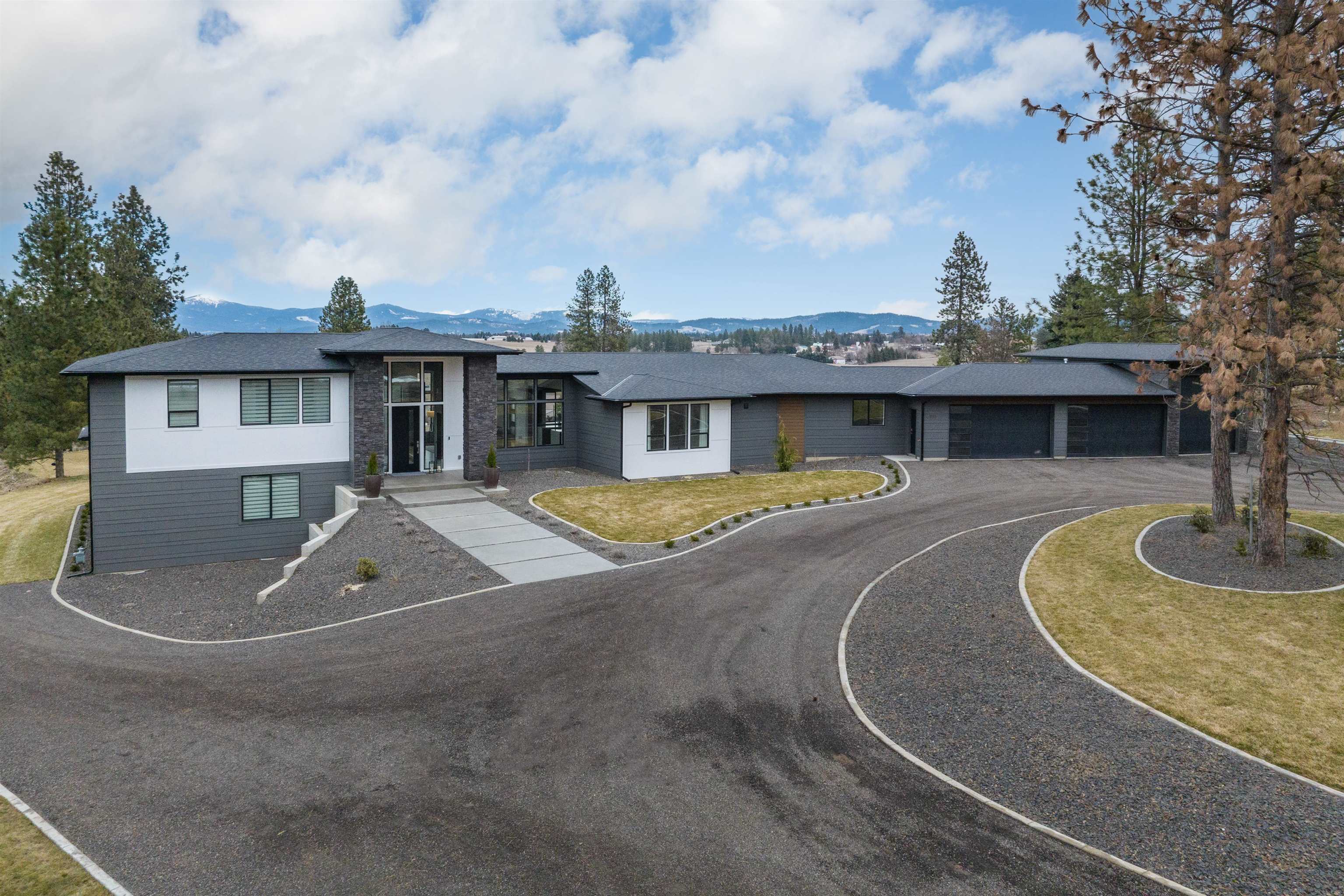 Property Photo: 6811 E Lyons Ave WA 99217