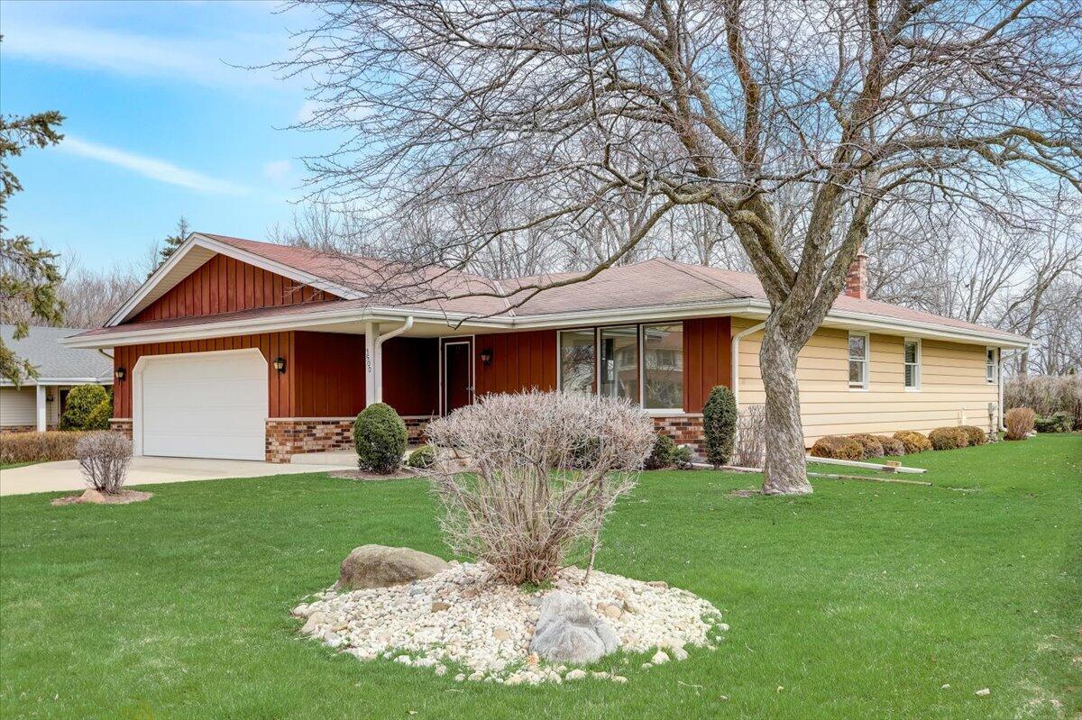 Property Photo:  3500 S Long Acre Dr  WI 53151 
