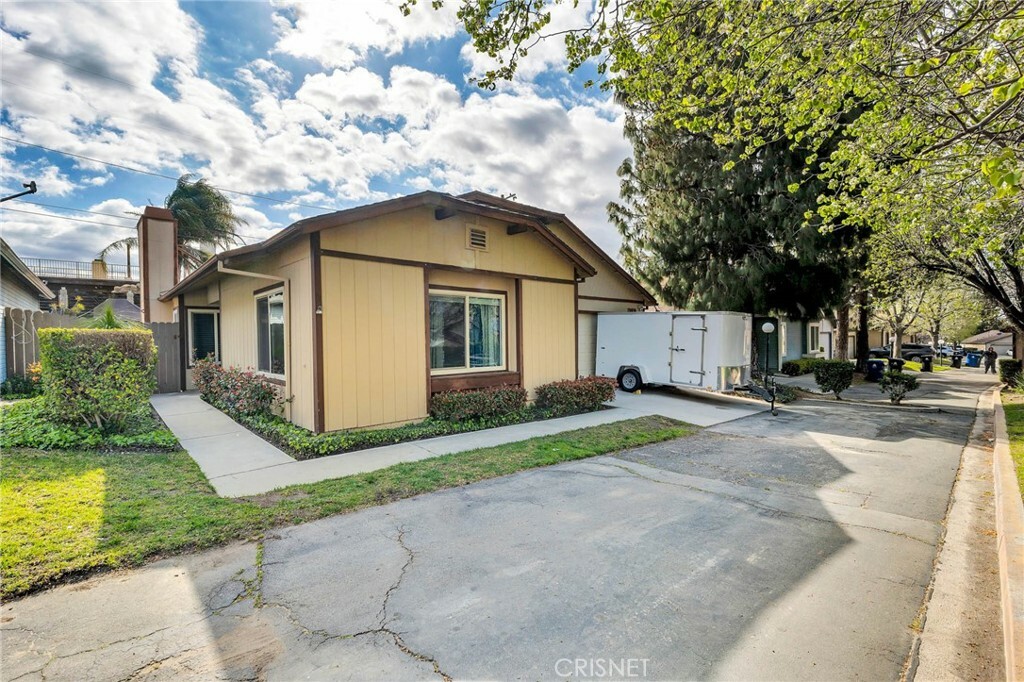 Property Photo: 13974 Olive Grove Ln CA 91342