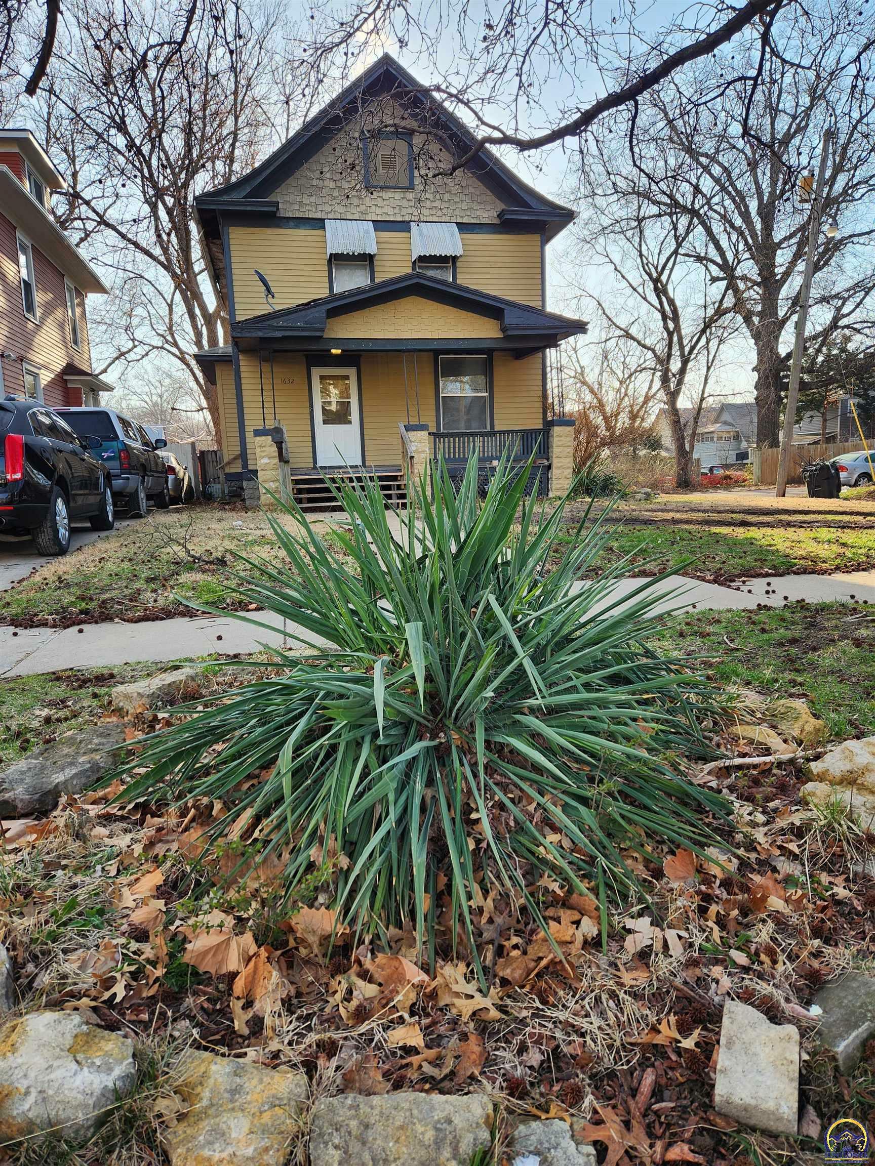 Property Photo:  1632 SW Central Park Ave  KS 66604 