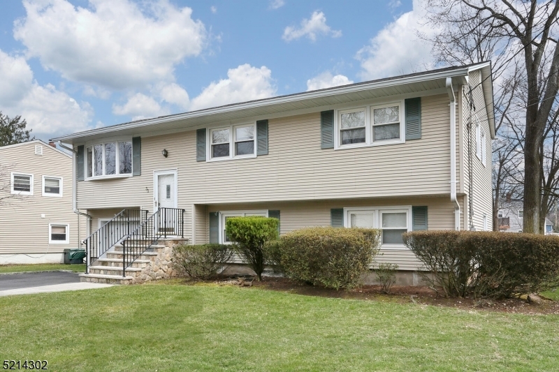 Property Photo:  33 Cole Ct  NJ 07628 