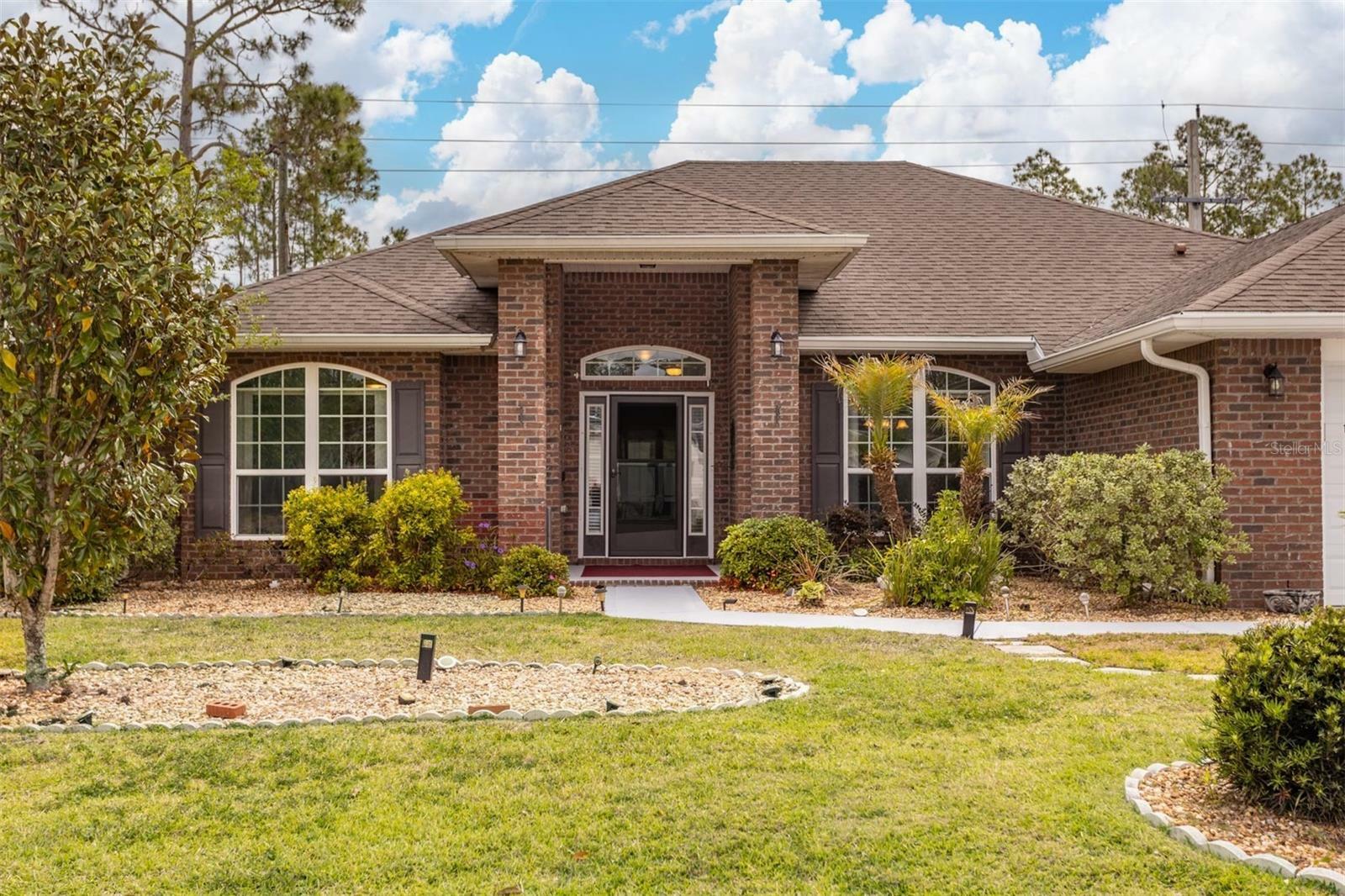 Property Photo: 10 Zorro Court FL 32164