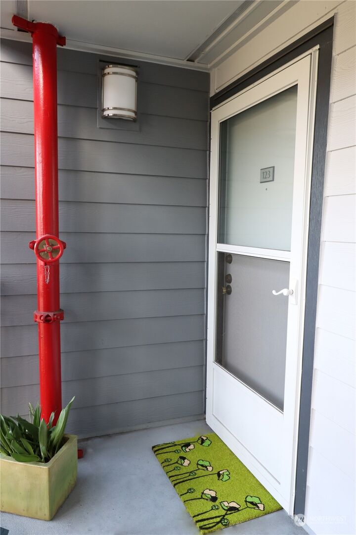 Property Photo:  2617 NE 4th Street 123  WA 98056 