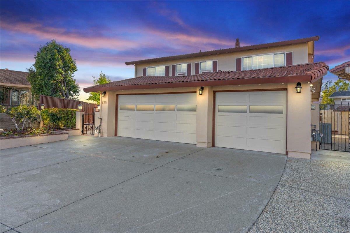Property Photo: 725 Royal Glen Drive CA 95133