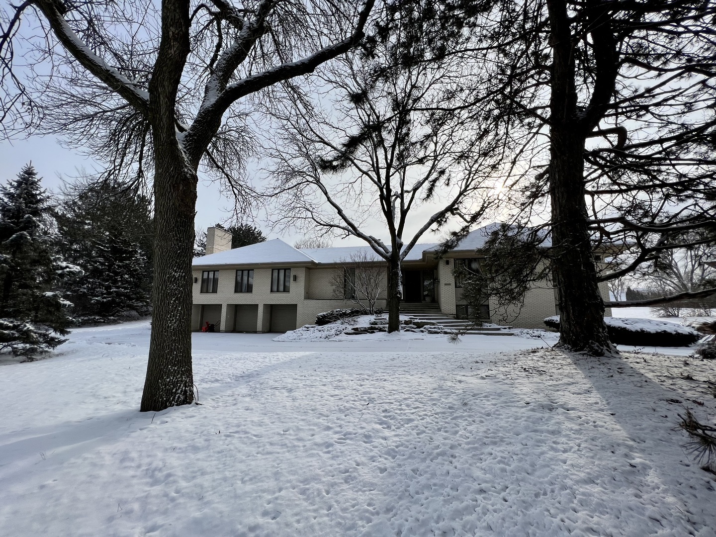 Property Photo: 1910 Midwest Club Parkway IL 60523