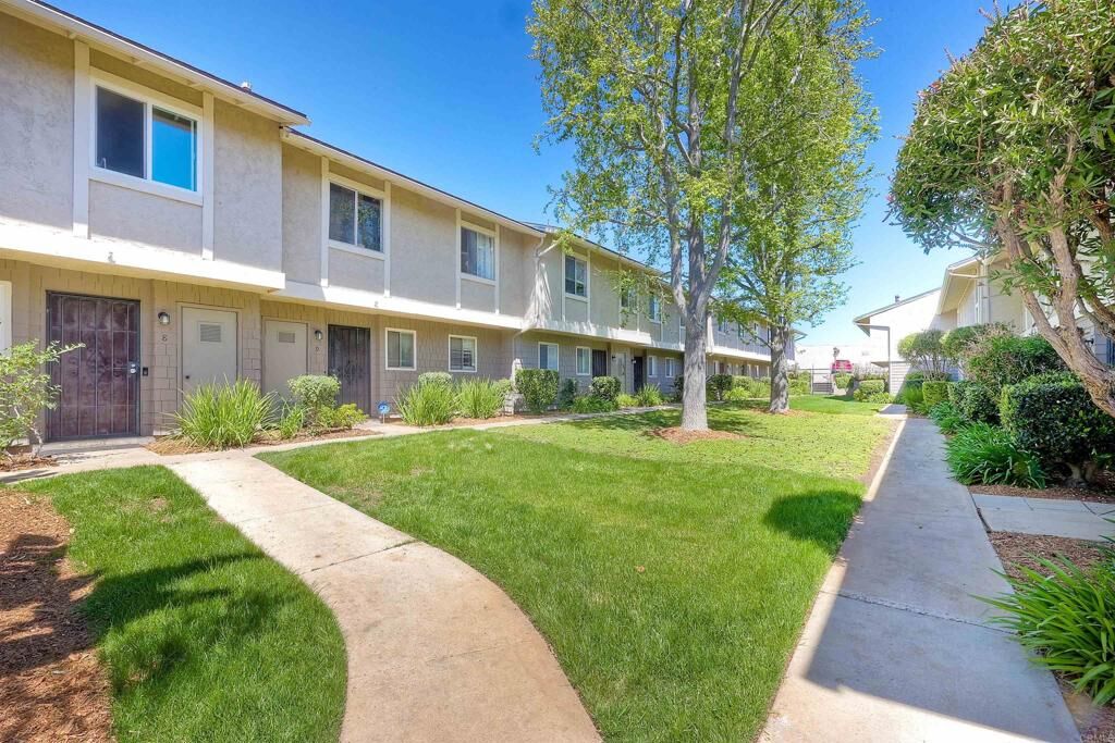 Property Photo:  2112 E Vista Way 9  CA 92084 