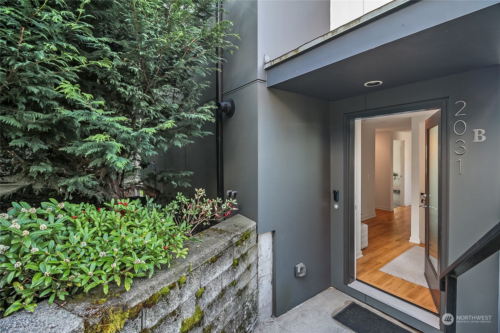 Property Photo: 2031 Boylston Avenue E B WA 98102