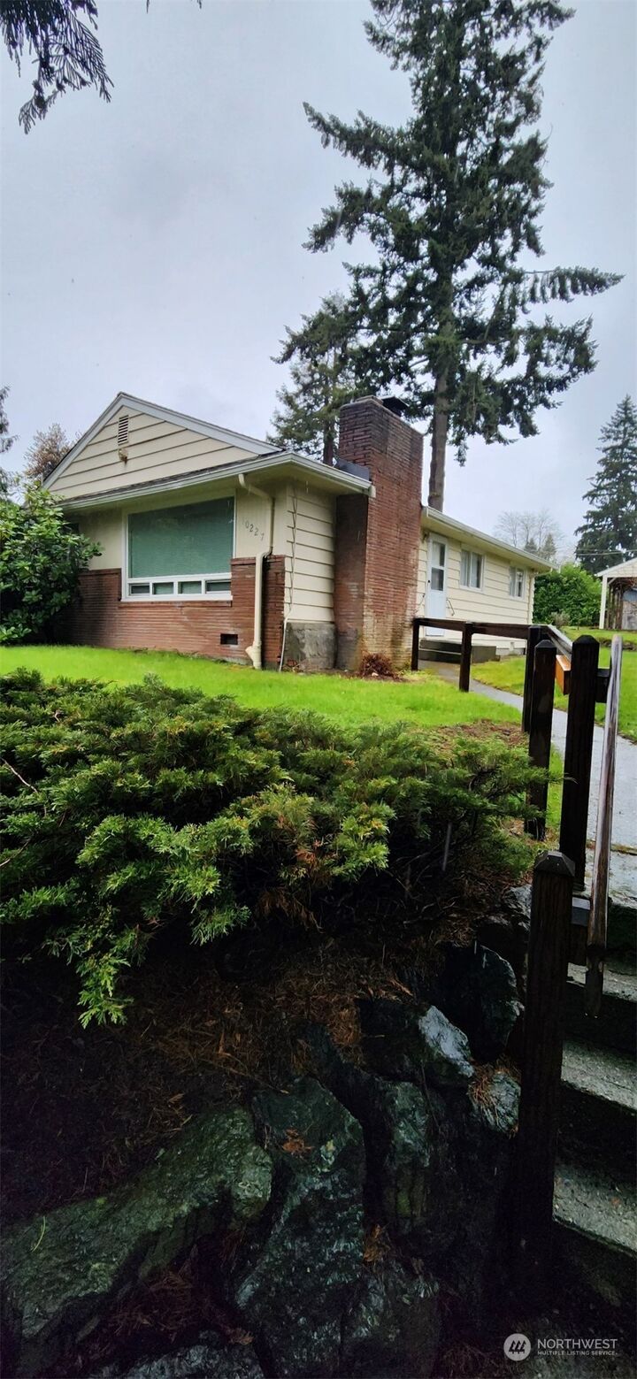 Property Photo: 10227 2nd Avenue SW WA 98146