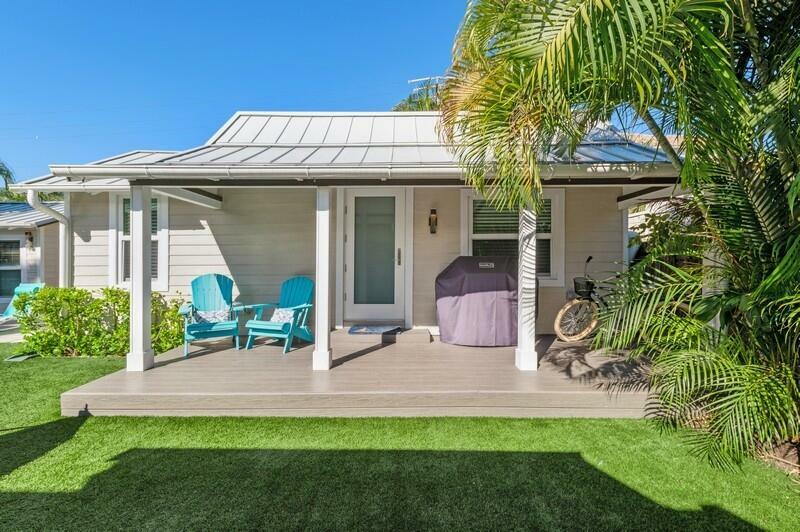 Property Photo: 120 NE 7th Avenue FL 33483