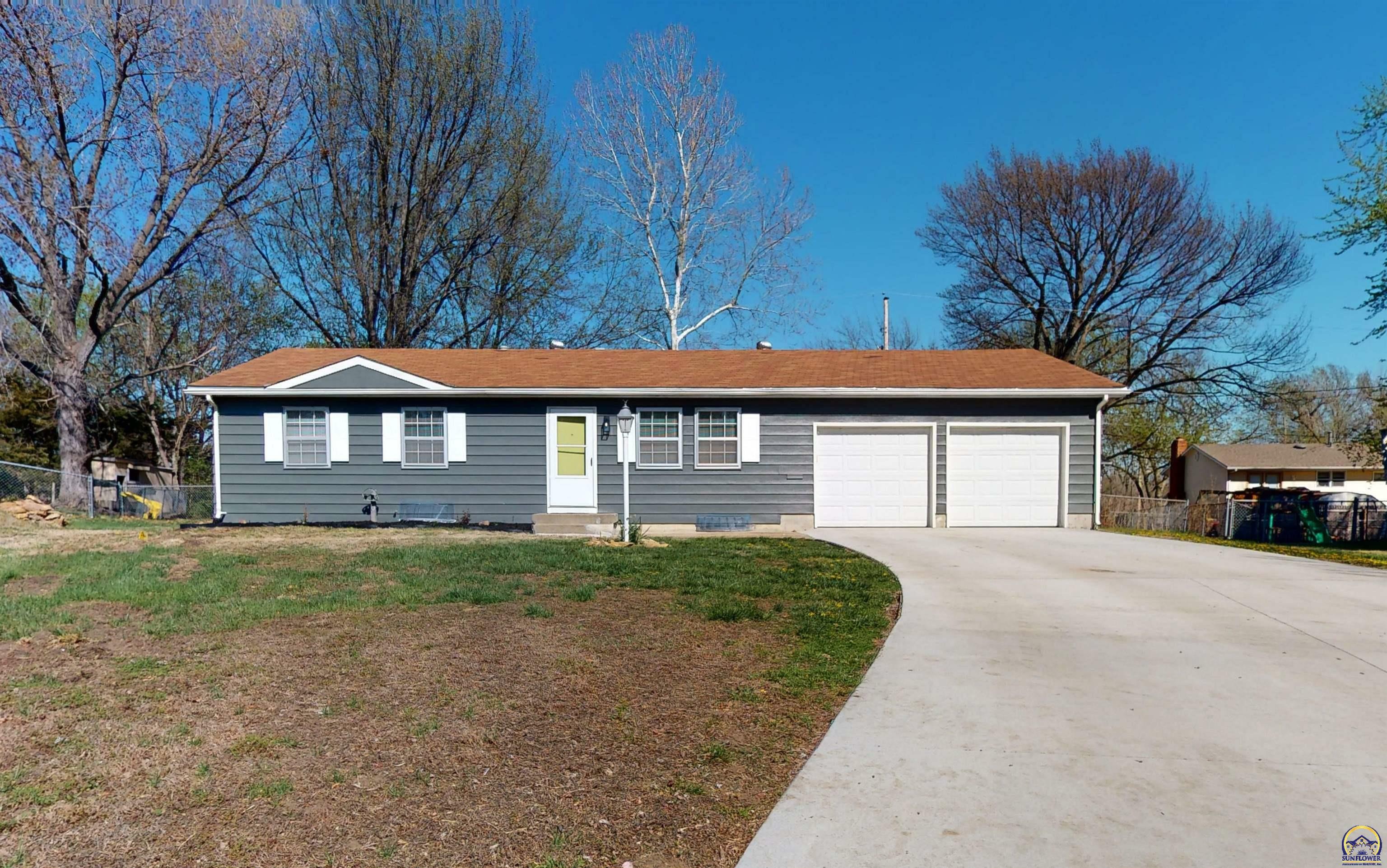 Property Photo:  3622 SE Pinecrest Ct  KS 66605 