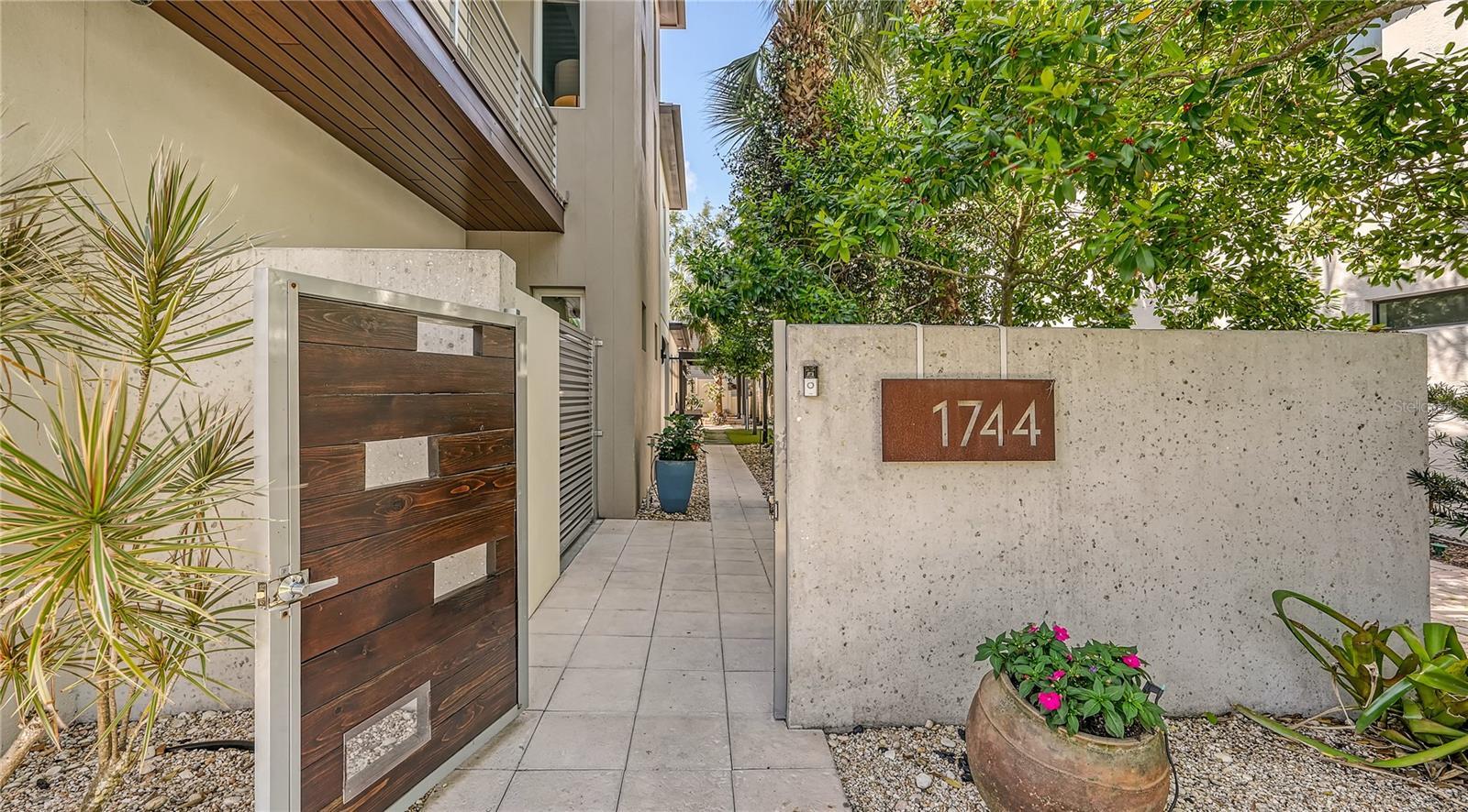 Property Photo:  1744 Fortuna Street  FL 34239 