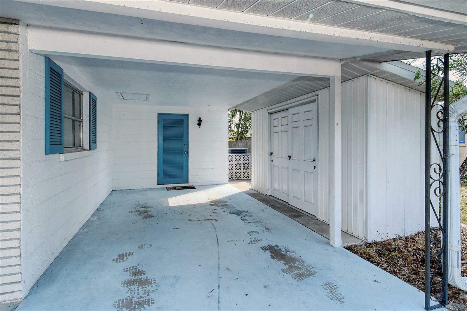 Property Photo:  142 Venice East Boulevard  FL 34293 