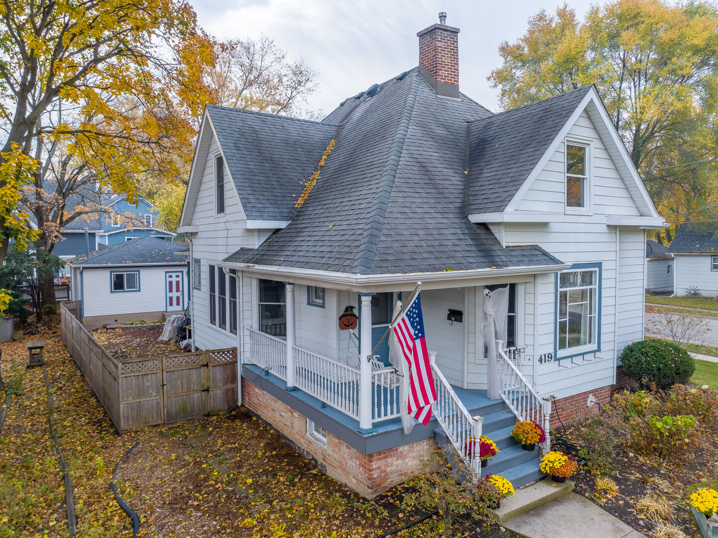 Property Photo:  419 Dean Street  IL 60098 