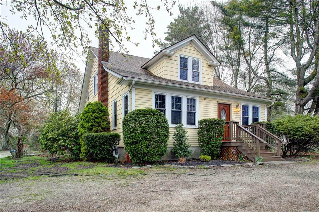 Property Photo:  556 East Main Rd  RI 02842 