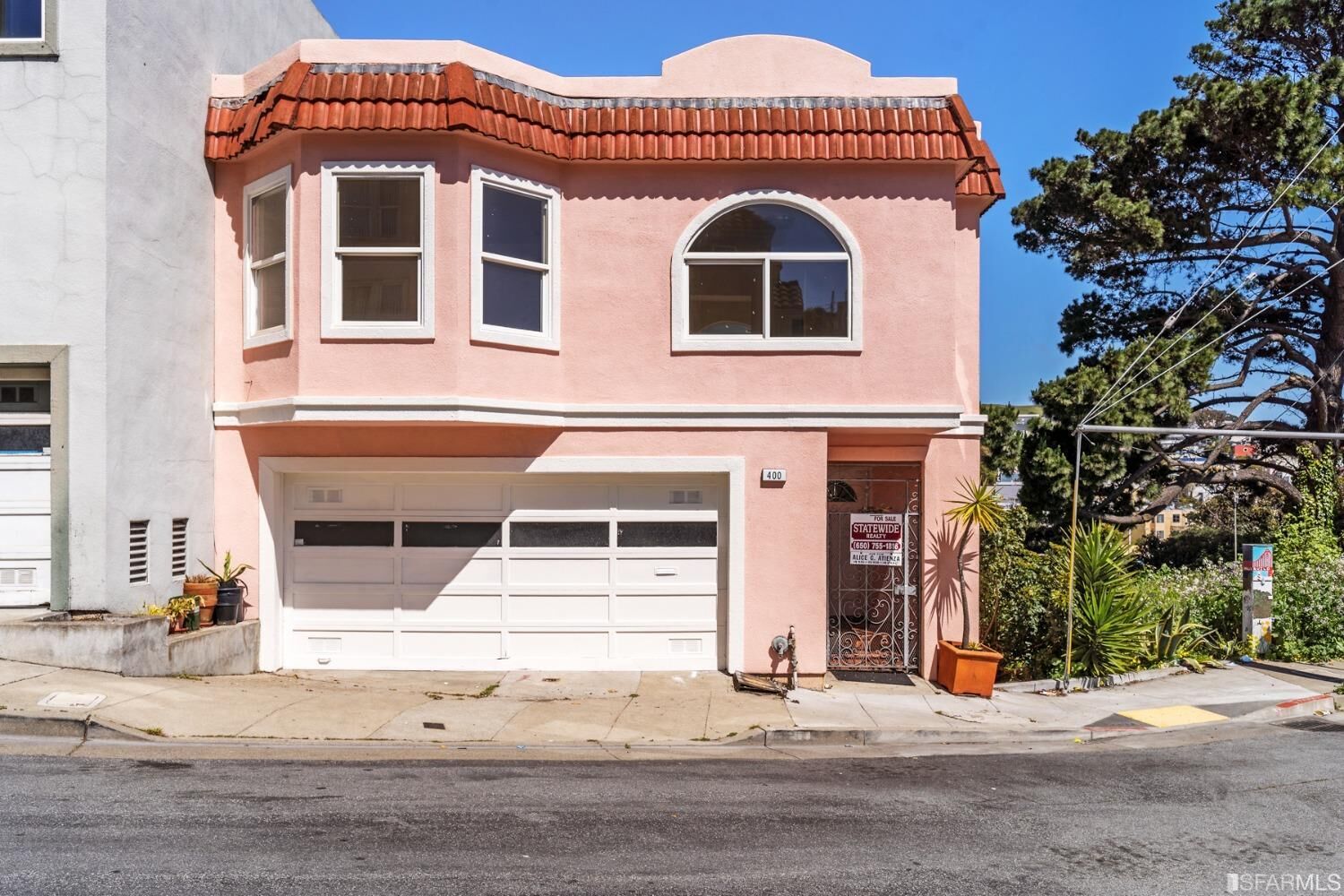Property Photo:  400 Gaven Street  CA 94134 