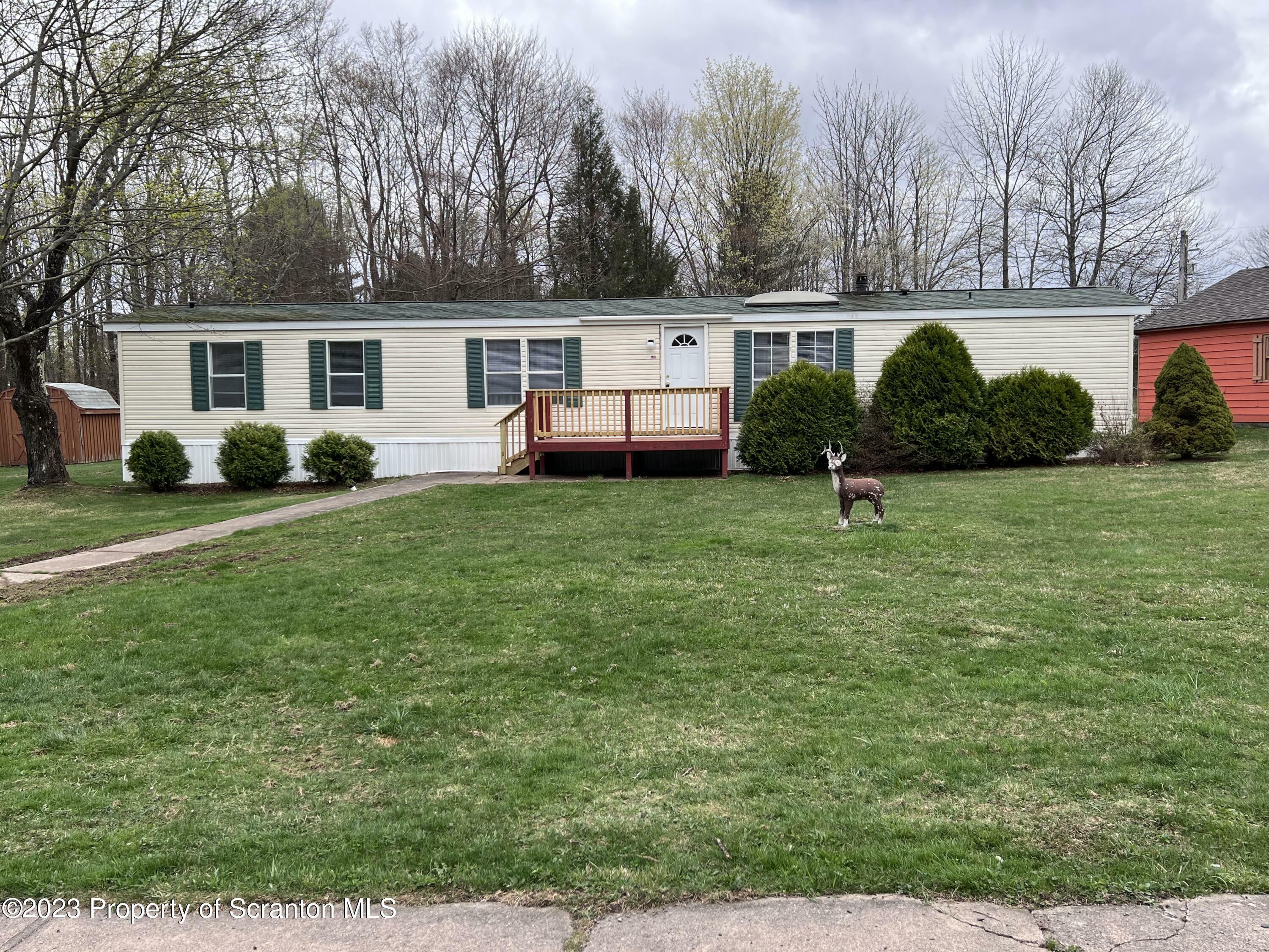 69 Robin Lane  Clifton Twp PA 18424 photo