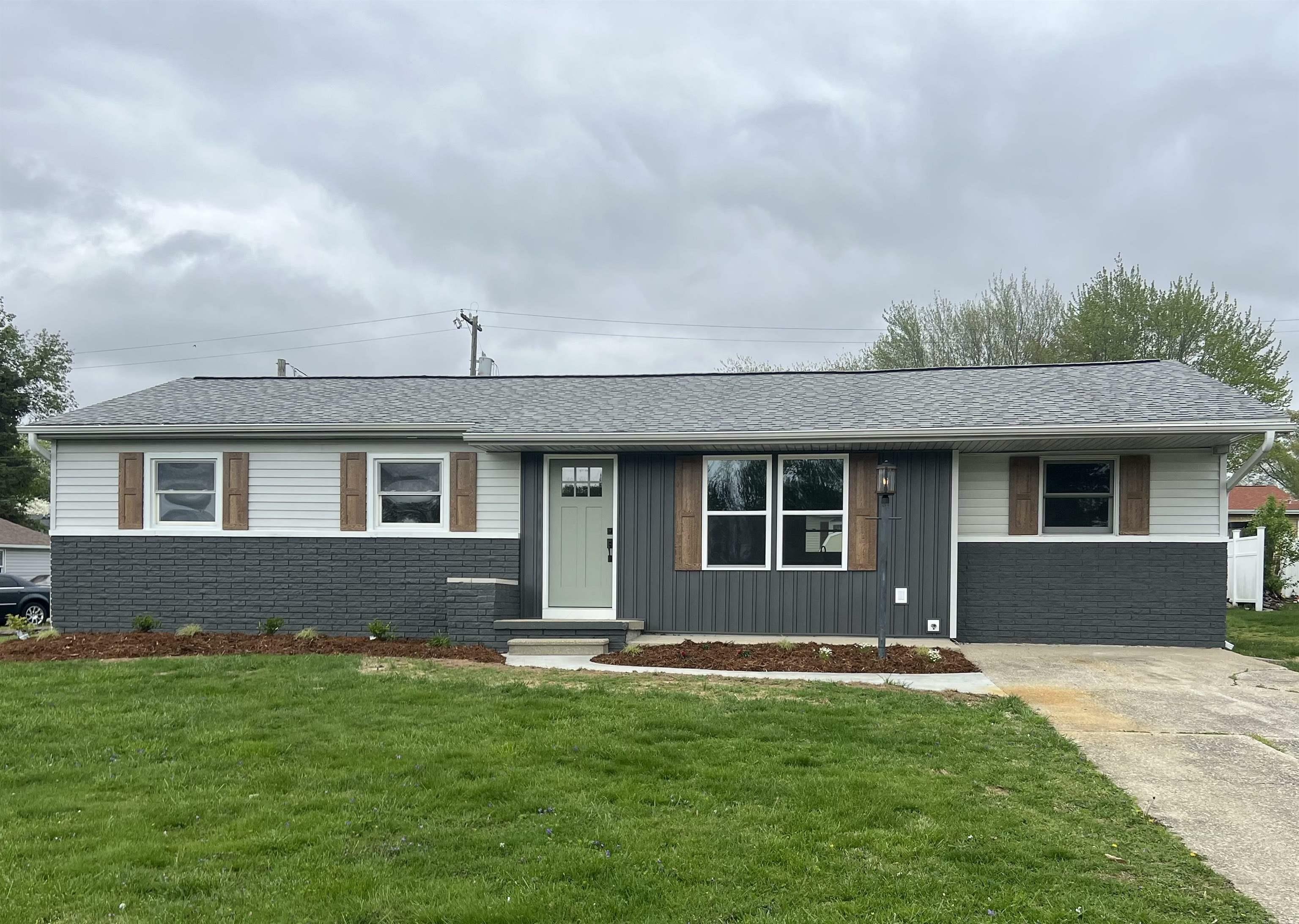 Property Photo: 1302 NE 4th Street IN 47501