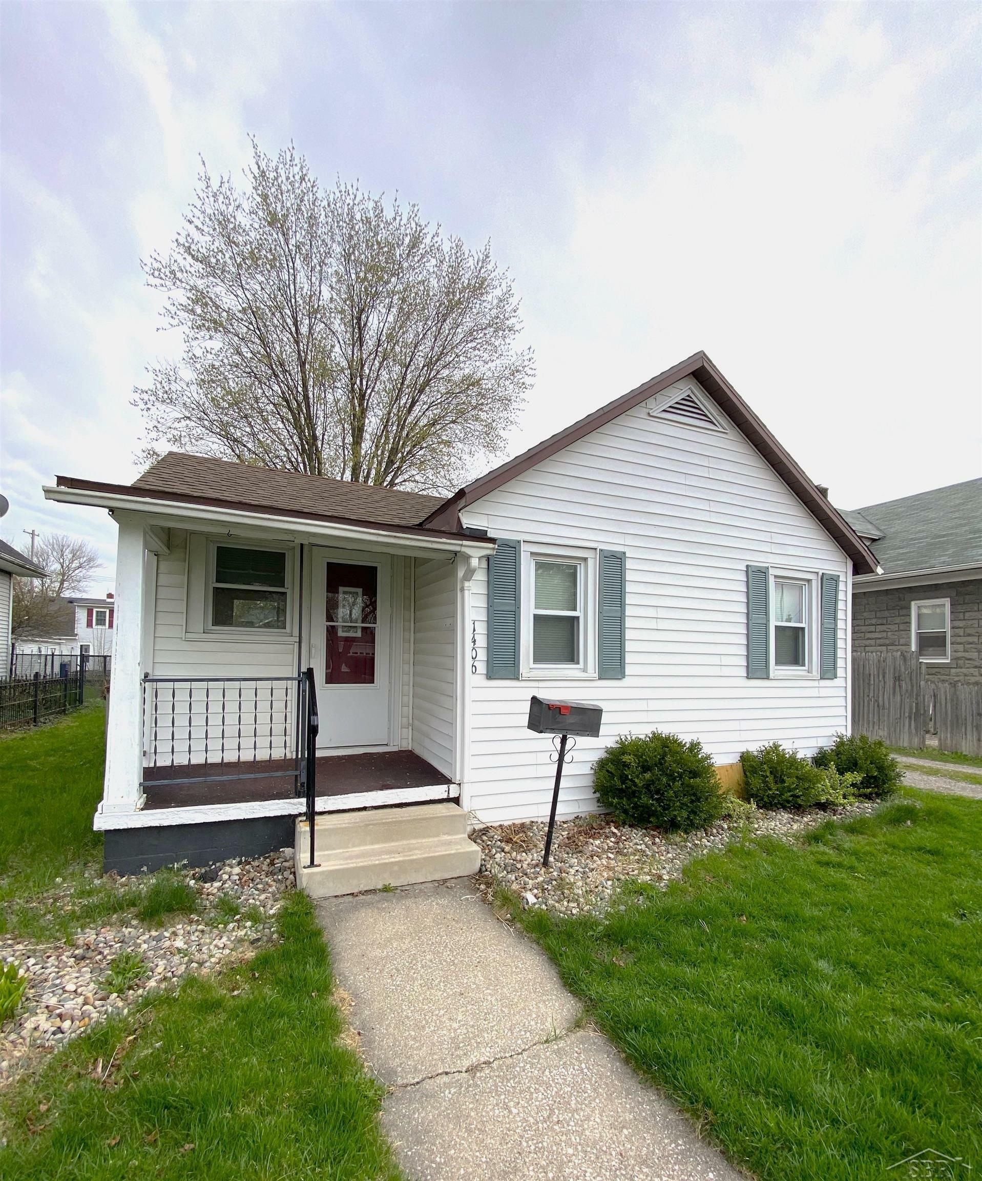 1406 S Warner  Bay City MI 48706 photo