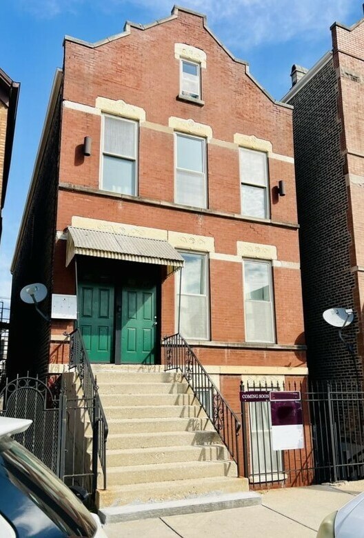 Property Photo: 2016 W 18th Street IL 60608