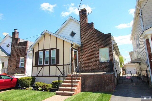 Property Photo:  162 Ivy Street  NJ 07032 