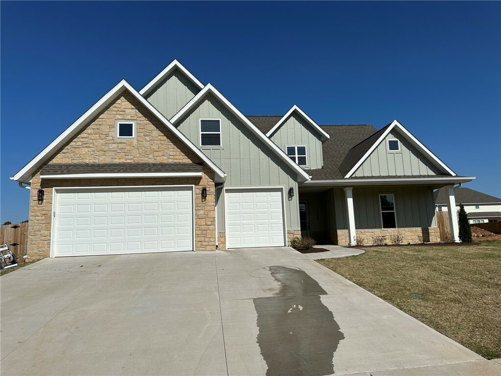 Property Photo:  2705 S 20th Place  AR 72758 