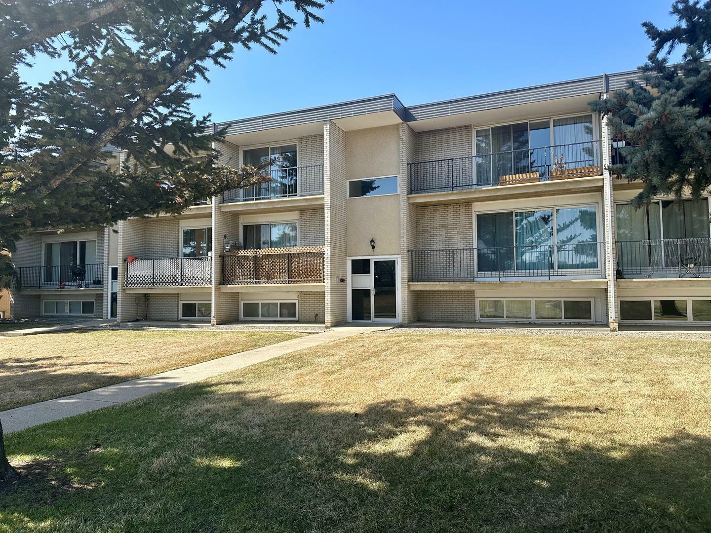 Property Photo:  5, 220 Mayor Magrath Drive N 5  AB T1H 3P8 