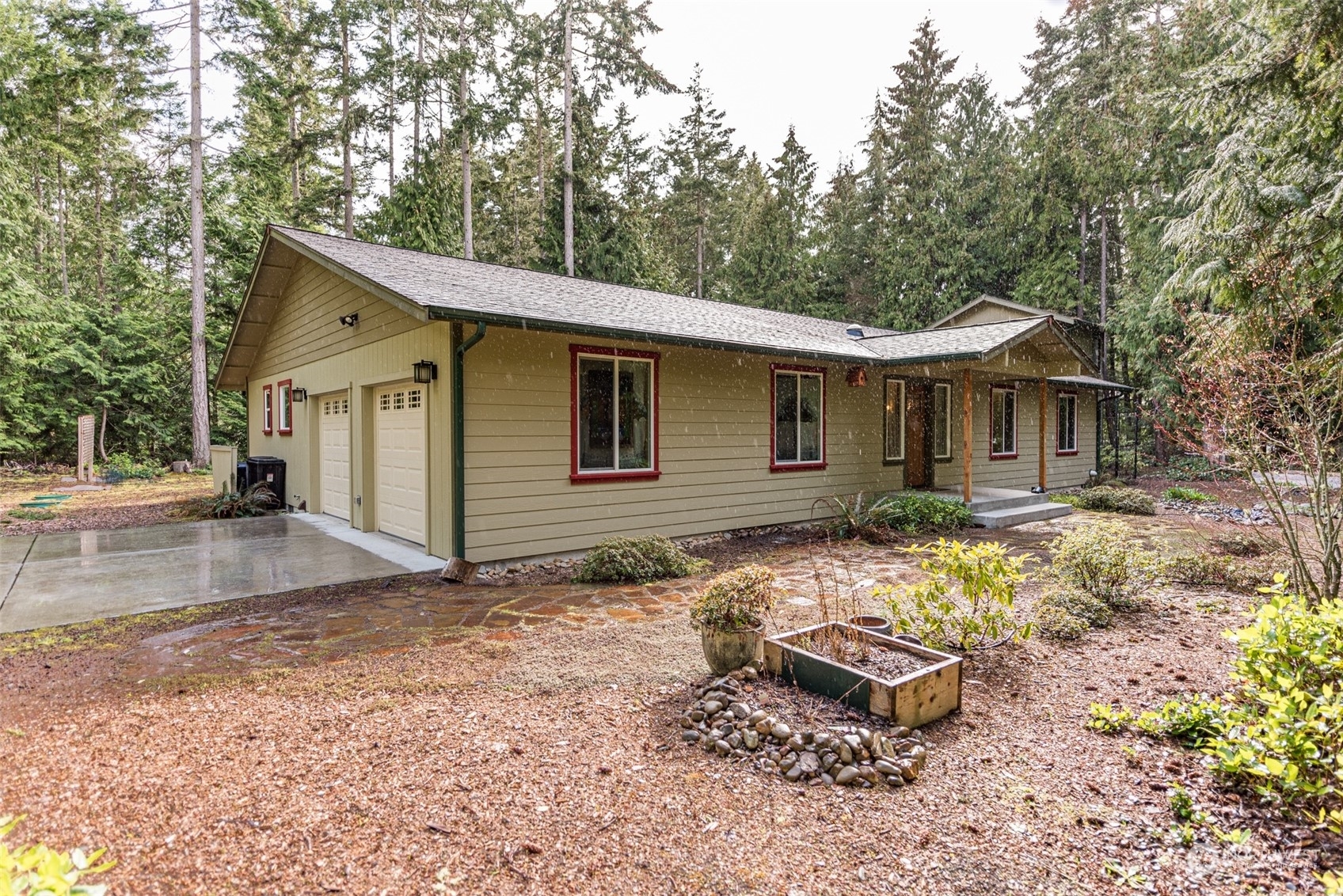 Property Photo:  521 Hunt Road  WA 98363 