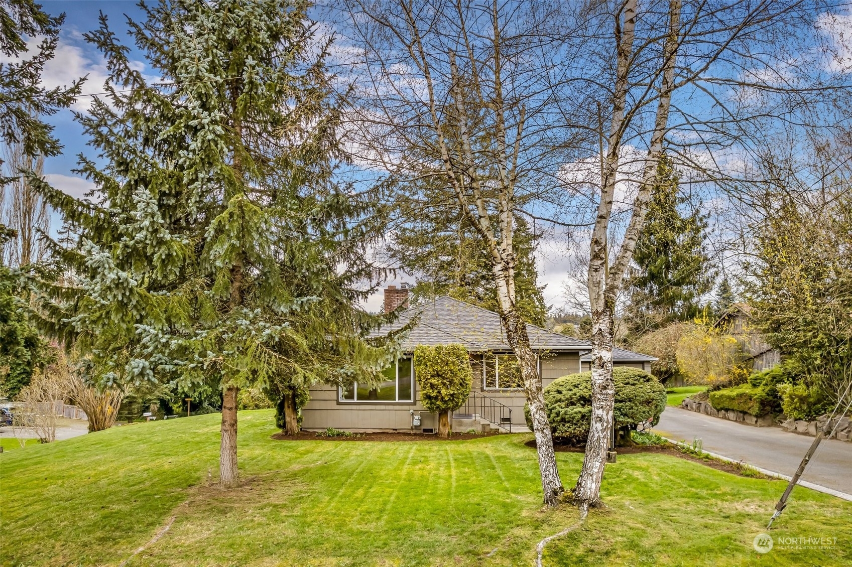 Property Photo:  24324 7th Avenue W  WA 98021 