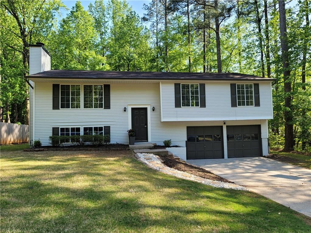 Property Photo:  305 Hembree Forest Circle  GA 30076 