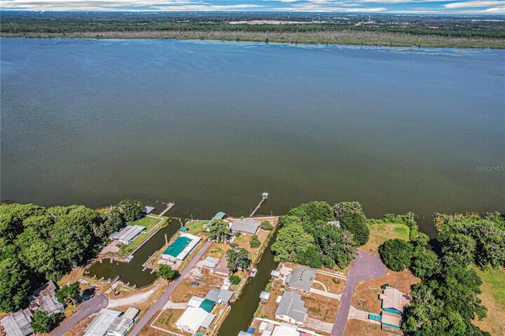 Property Photo: 1004 Cr 463B FL 33538