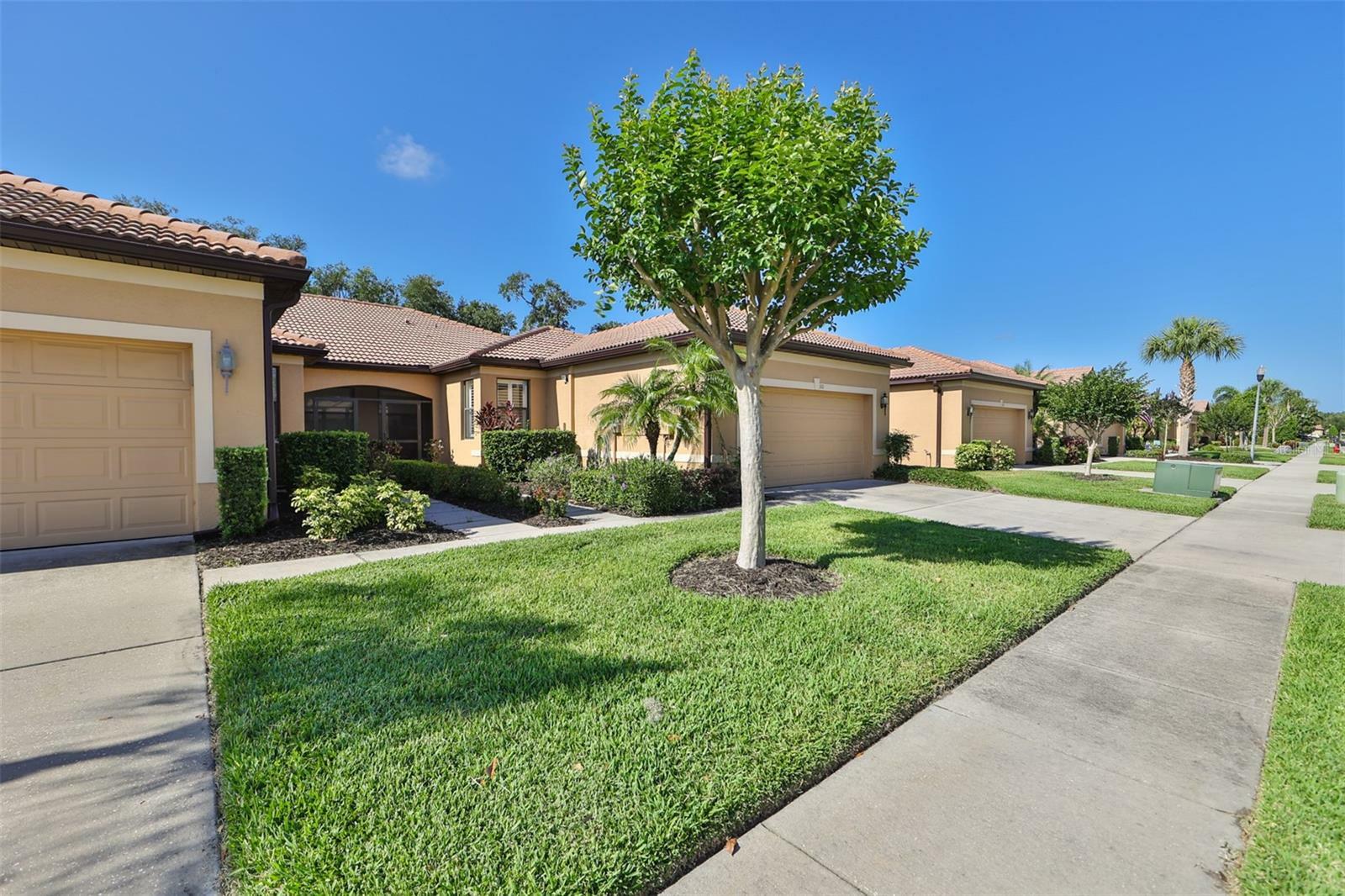 Property Photo:  310 Seneca Falls Drive  FL 33572 