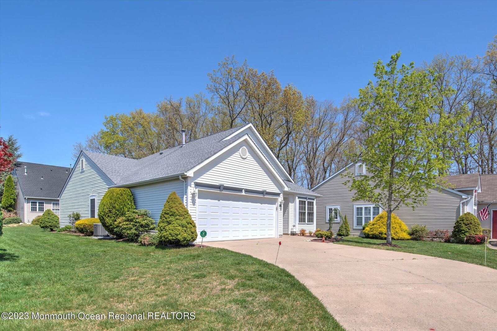 Property Photo:  20 Portebello Road  NJ 08527 
