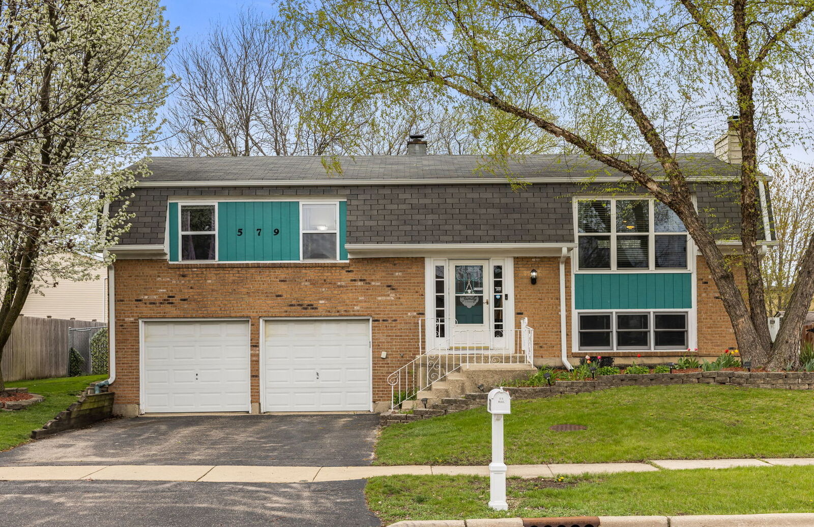 Property Photo:  579 N Pinecrest Road  IL 60440 