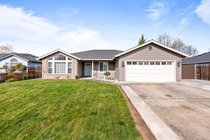 1847 Cottonwood Drive  Central Point OR 97502 photo