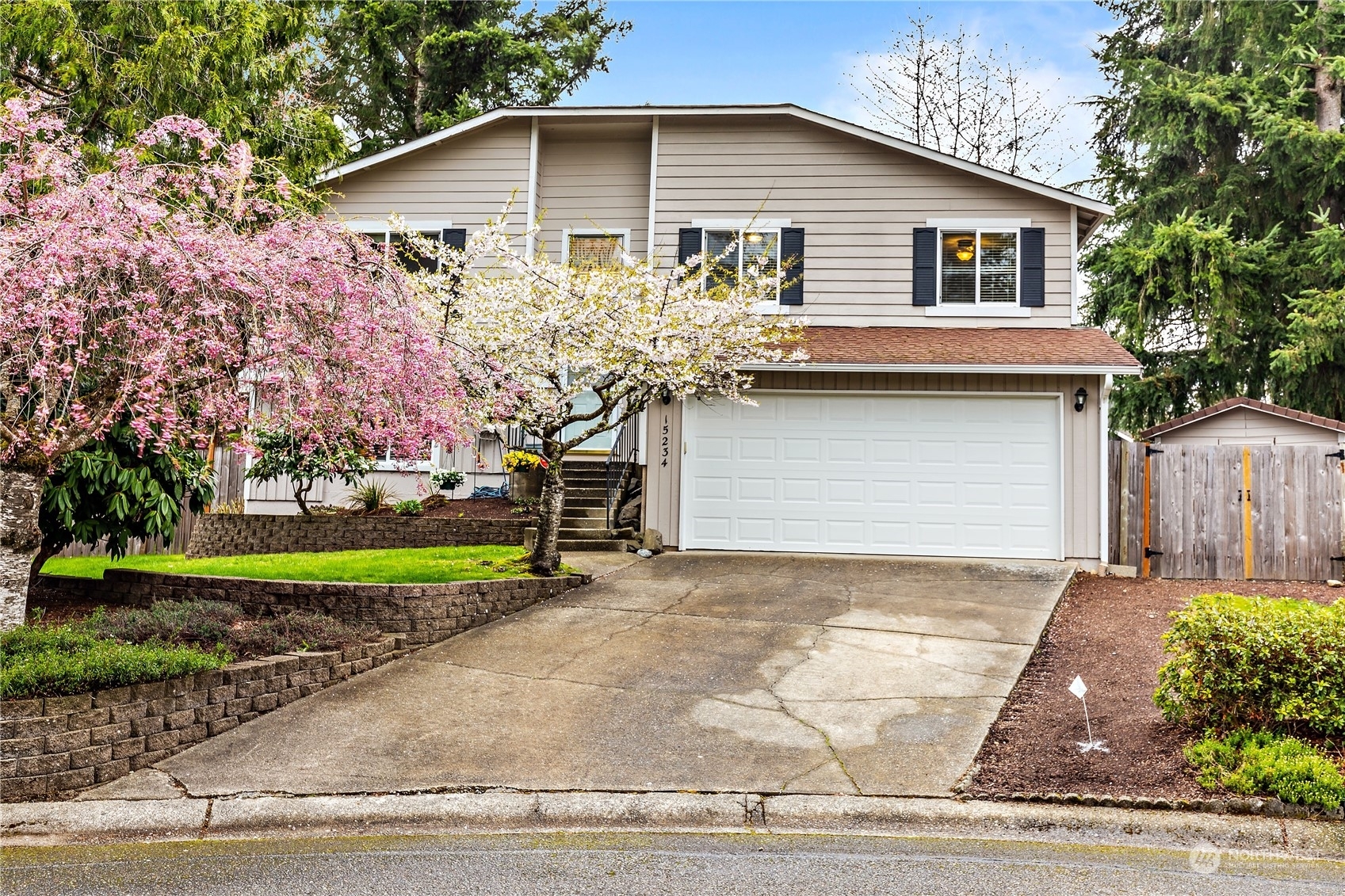 Property Photo: 15234 SE 178th Place WA 98058