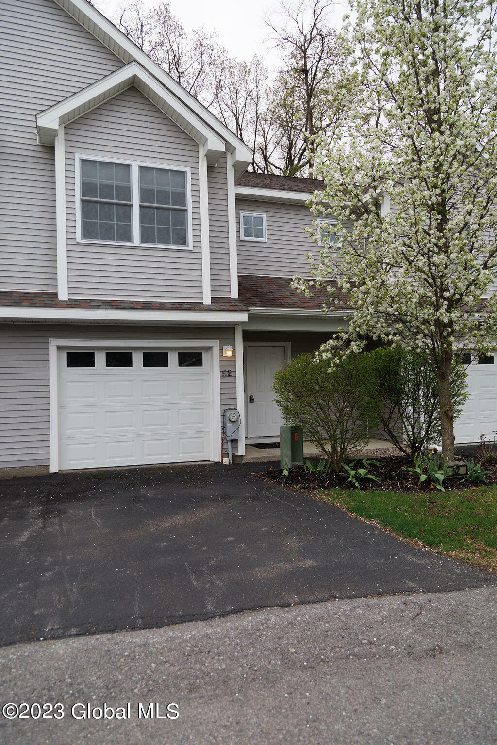 Property Photo:  52 Cobblestone Court  NY 12306 