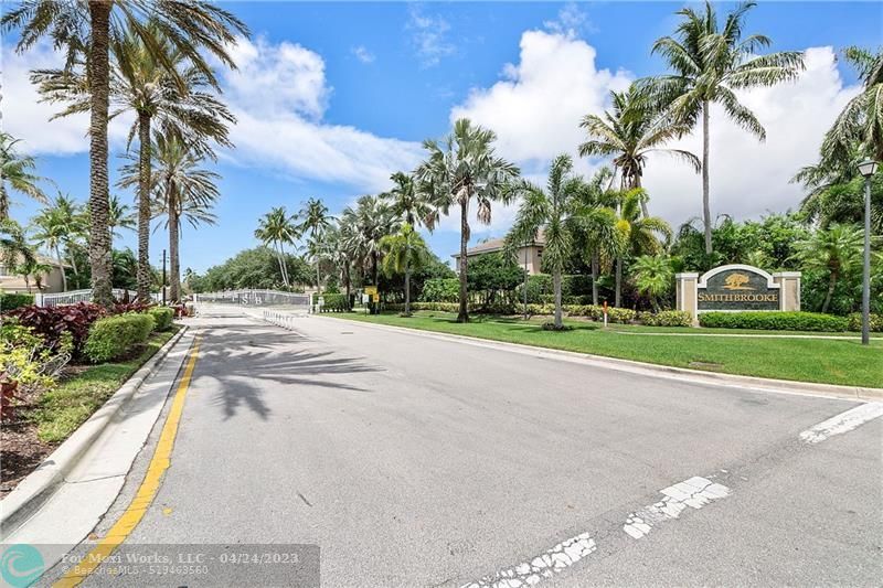 Property Photo: 6940 Crooked Fence Dr 6940 FL 33467