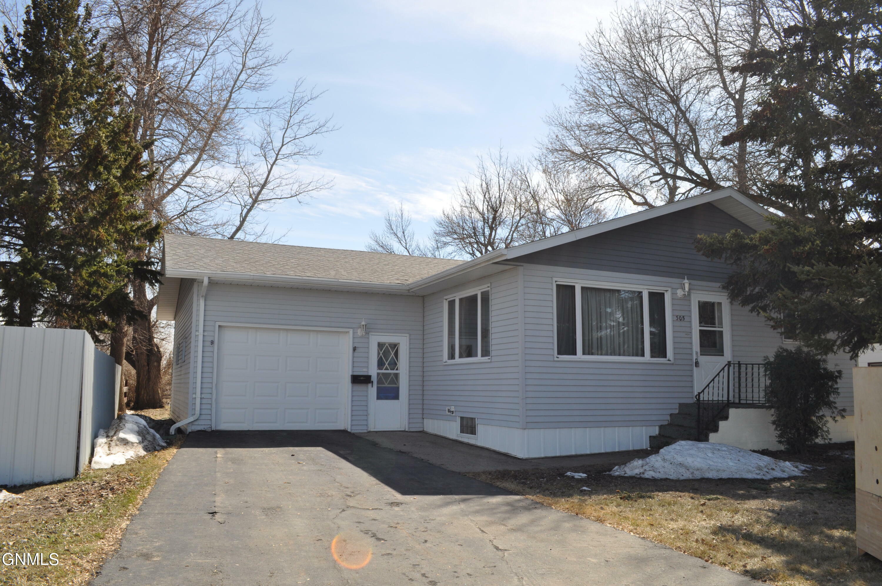 Property Photo:  305 Louise Avenue  ND 58579 