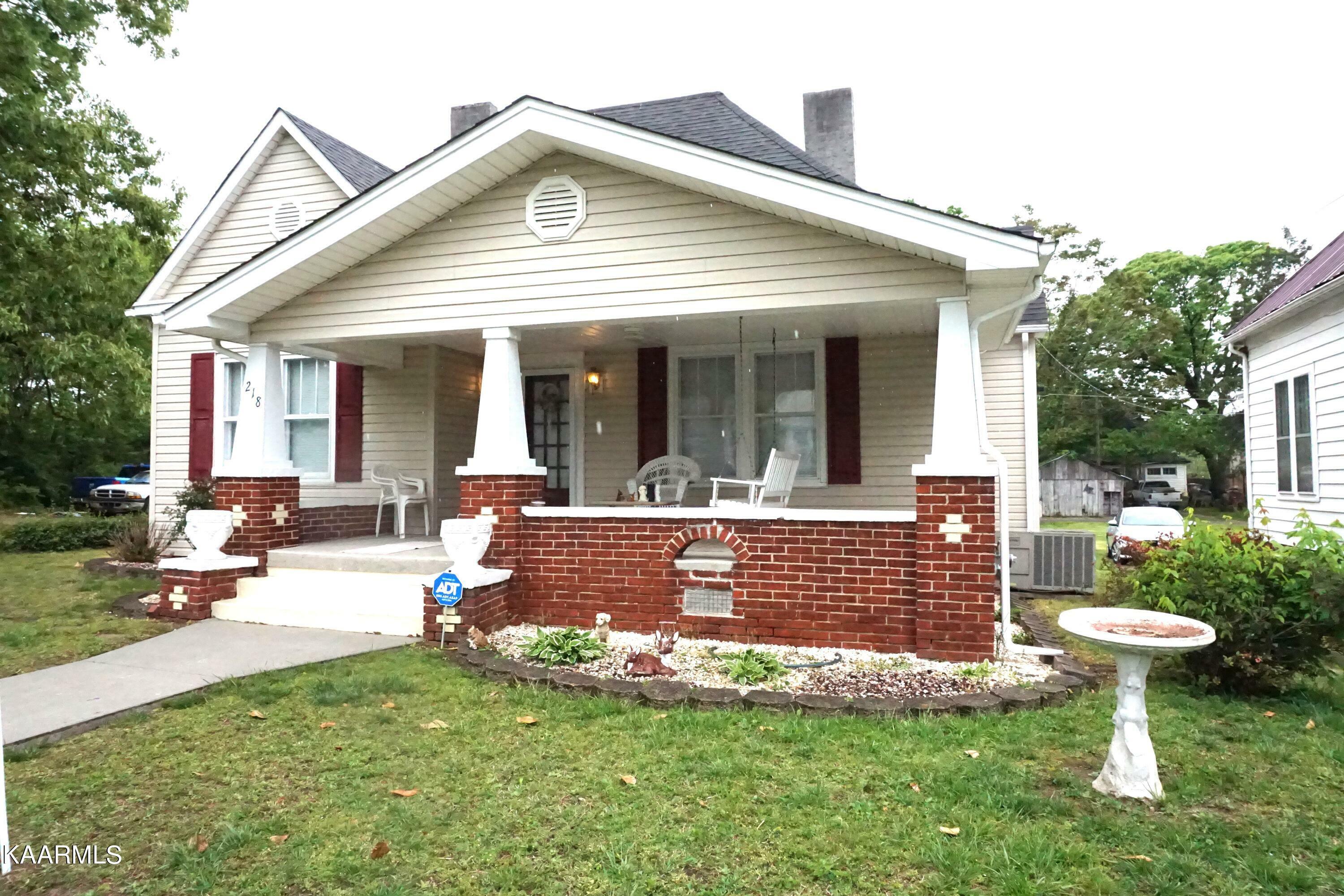 Property Photo:  218 E Burwell Ave  TN 37917 