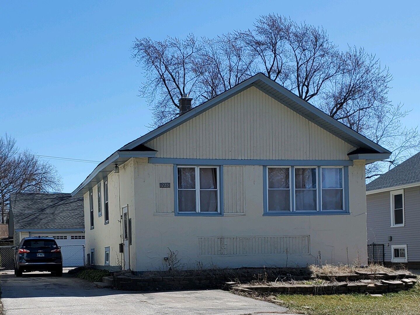 Property Photo:  225 S Villa Avenue  IL 60126 