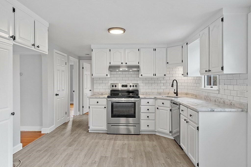 Property Photo: 33 Oak Hill Rd MA 01886
