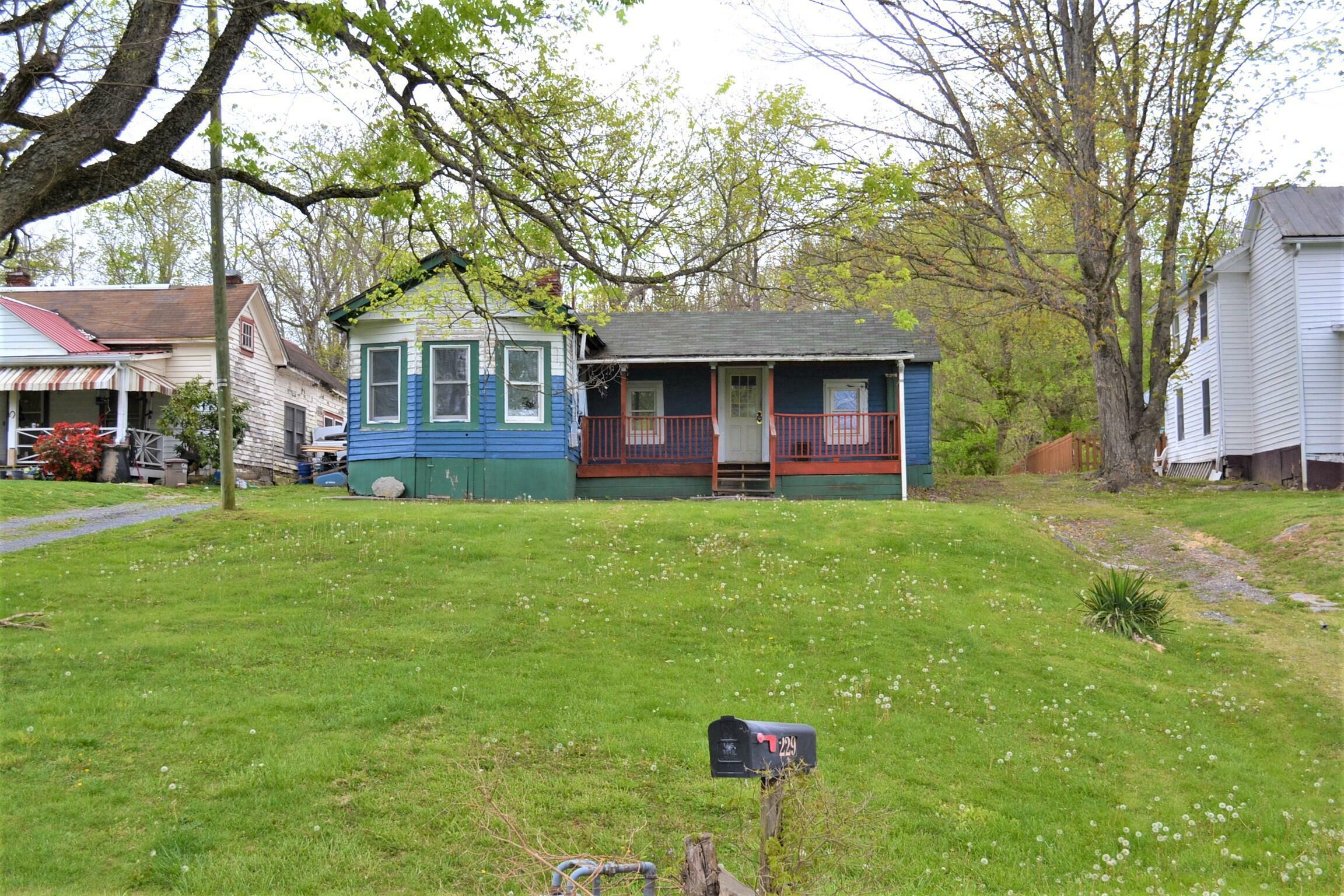 Property Photo: 229 Maple St WV 24901