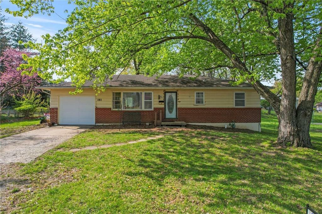 Property Photo:  202 Kibler Road  MO 64024 