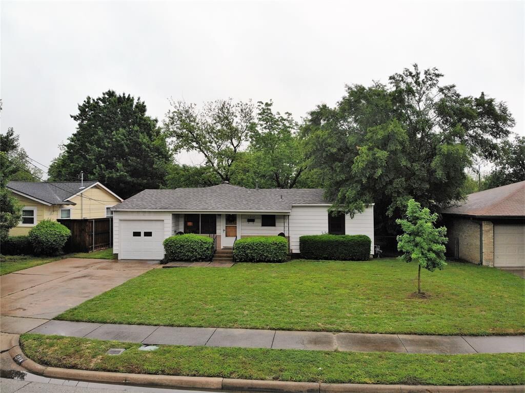 Property Photo: 1214 Mitchell Road TX 75060