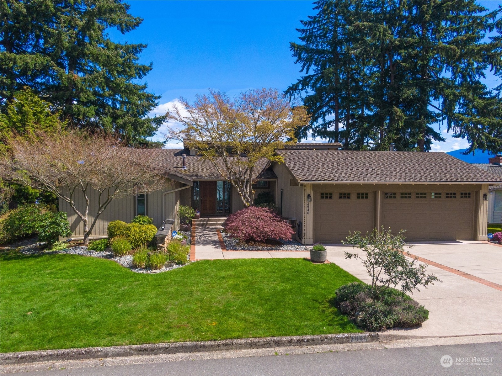 Property Photo:  2646 168th Avenue SE  WA 98008 