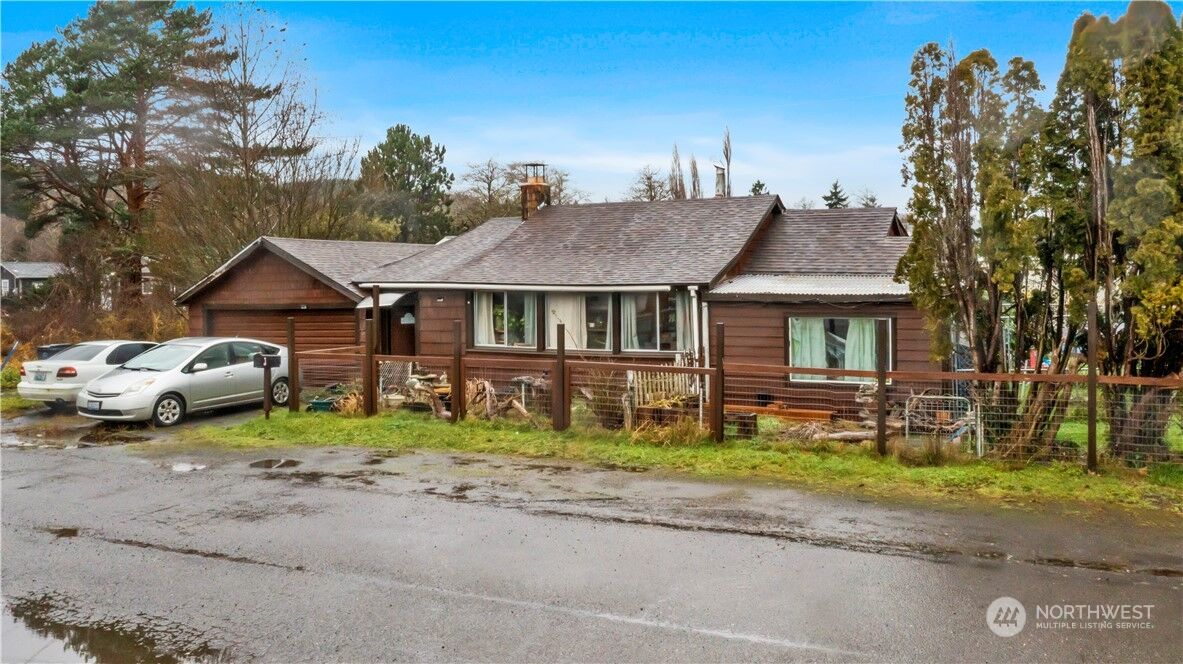 Property Photo:  1111  Division Street  WA 98550 
