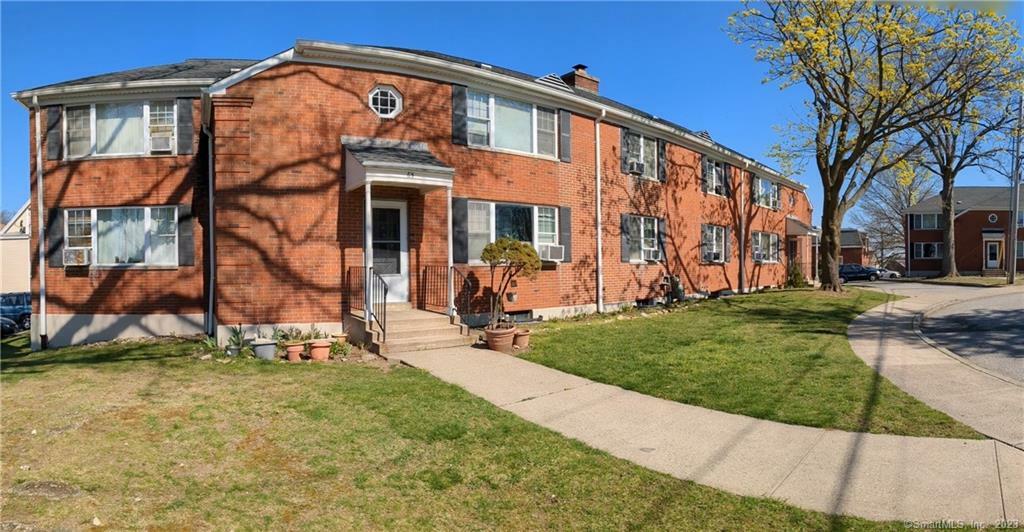 Property Photo:  65 Oakview Circle 101  CT 06604 