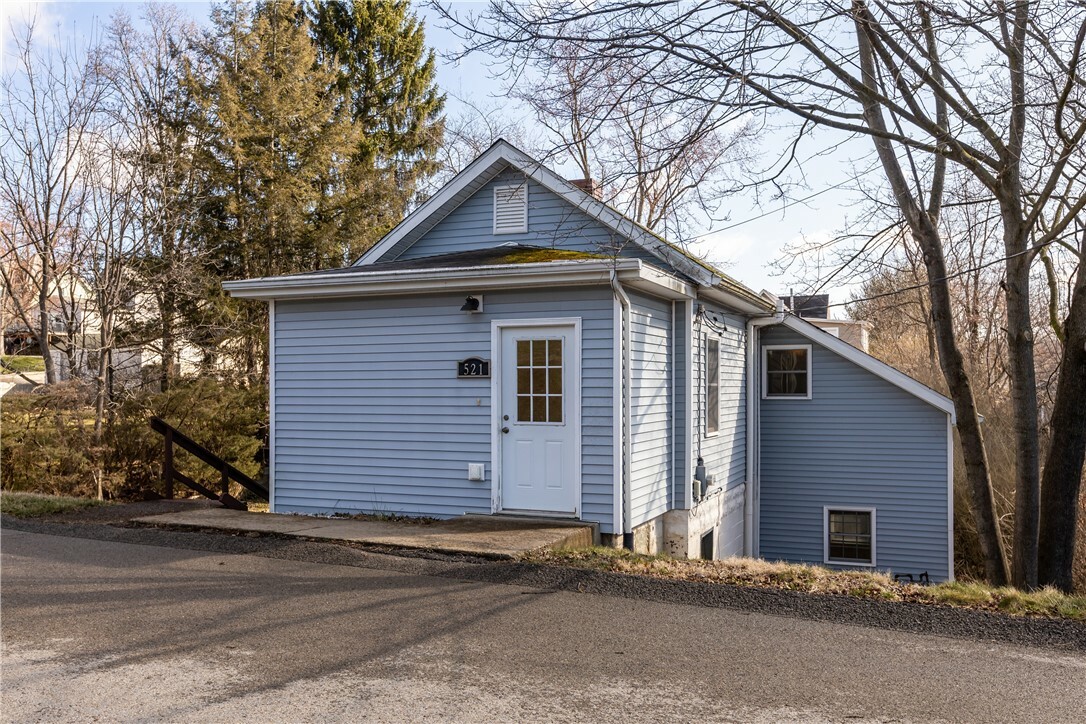 Property Photo:  521 Pearl Ave  PA 16046 