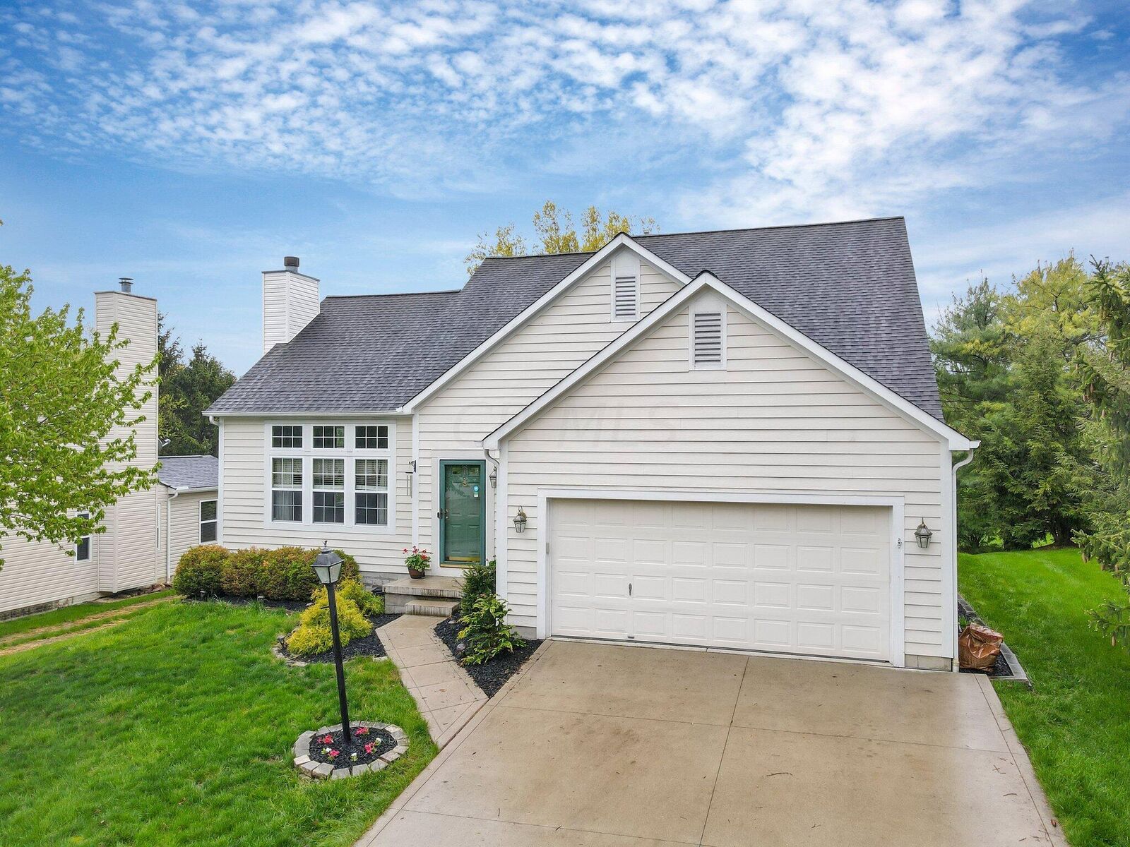 Property Photo:  7276 Park Bend Drive  OH 43082 