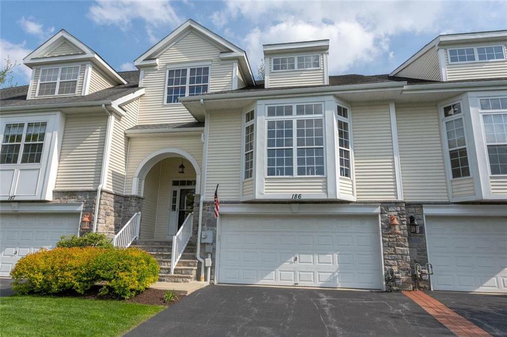 Property Photo:  186 Oakmont Court  PA 18042 